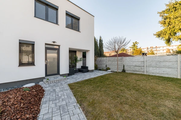 Hradská, Vrakuňa - Bratislava II | Pronájem, Rodinný dům, 4+kk, 141 m²