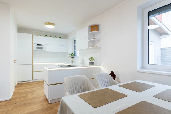 Hradská, Vrakuňa - Bratislava II | Pronájem, Rodinný dům, 4+kk, 141 m²