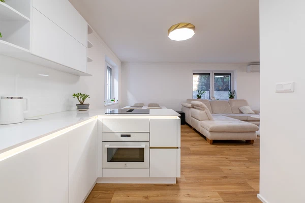 Hradská, Vrakuňa - Bratislava II | Pronájem, Rodinný dům, 4+kk, 141 m²