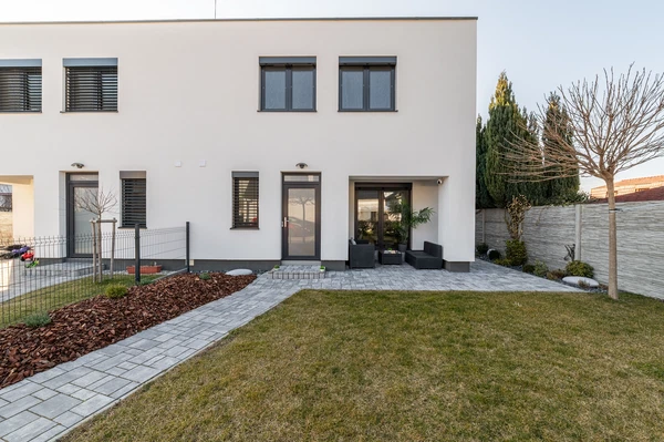 Hradská, Vrakuňa - Bratislava II | Rent, House, Three-bedroom (4+kk), 141 m²