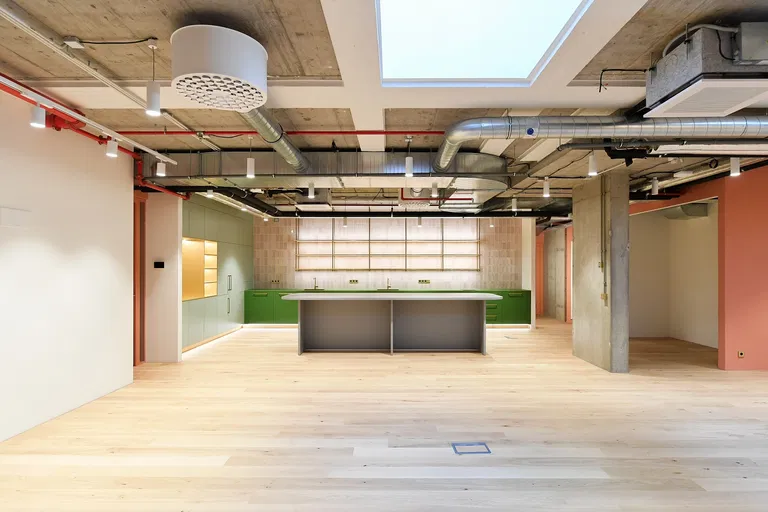 Křižíkova, Karlín - Praha 8 | Predaj, Kancelárie, 892 m²