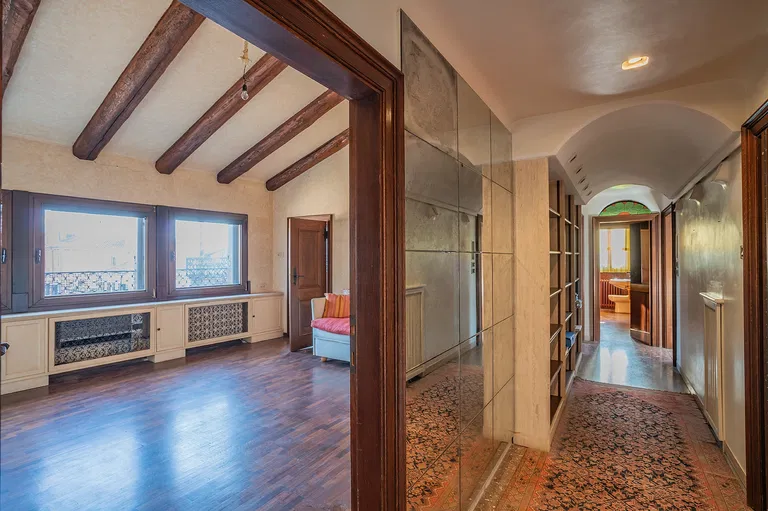 Taliansko, Benátsko - Benátky | Predaj, Byt, 4-izbový, 279 m²