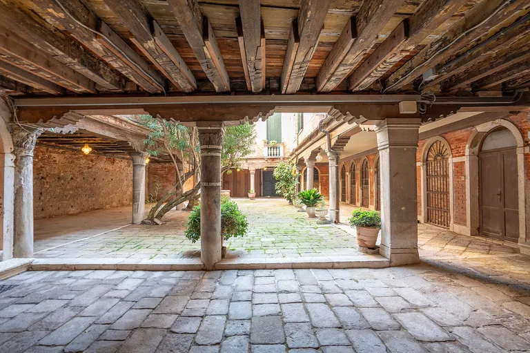 Taliansko, Benátsko - Benátky | Predaj, Byt, 4-izbový, 279 m²
