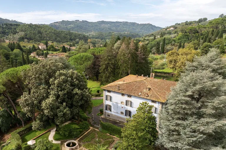 Italy, Tuscany - Lucca | Sale, Historic property, 1 390 m²