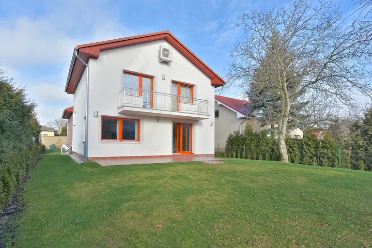 U Zličína, Zličín - Prague 5 | Rent, House, Four-bedroom (5+kk), 200 m²