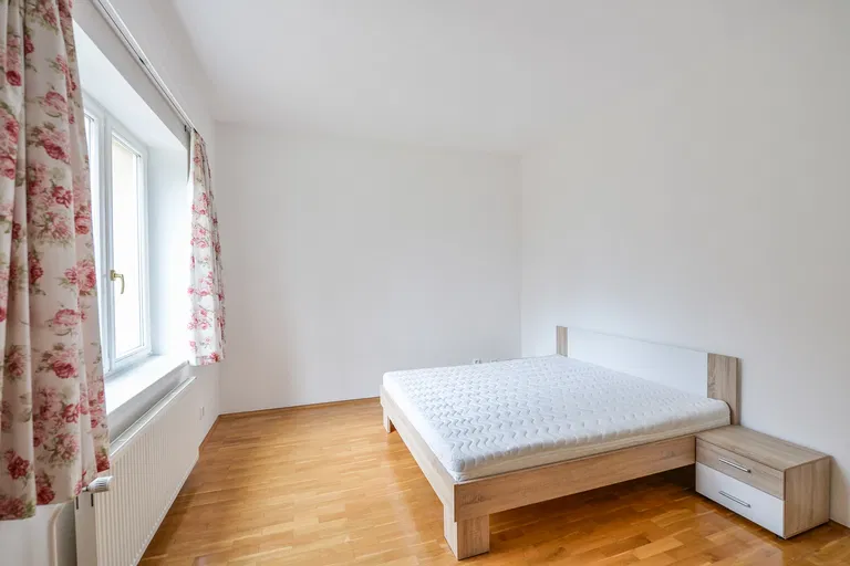 Nad Zlíchovem, Hlubočepy - Prague 5 | Rent, Apartment, Three-bedroom (4+1), 140 m²