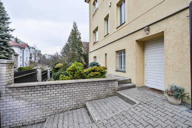 Nad Zlíchovem, Hlubočepy - Prague 5 | Rent, Apartment, Three-bedroom (4+1), 140 m²