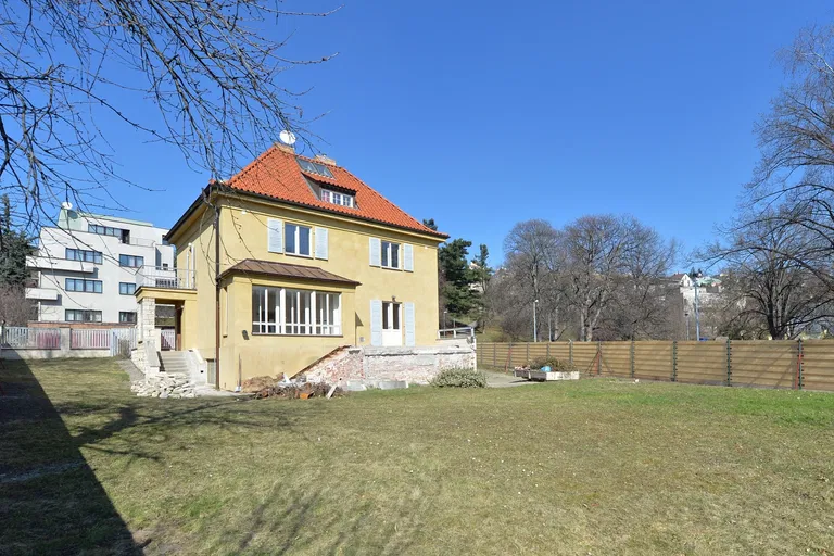 V Holešovičkách, Libeň - Prague 8 | Rent, House, Four-bedroom (5+1), 300 m²