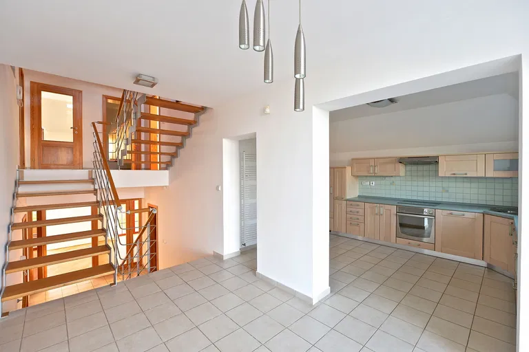 Spořická, Dolní Chabry - Prague 8 | Rent, House, Four-bedroom (5+1), 250 m²
