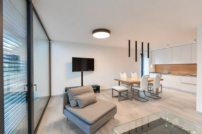Na Vypichu, Břevnov - Prague 6 | Rent, Apartment, Three-bedroom (4+kk), 90 m²