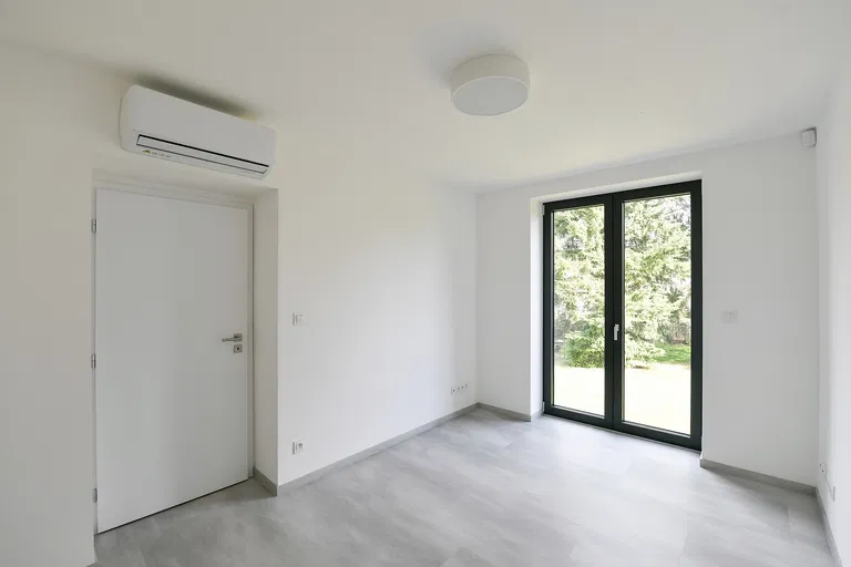 Na Vypichu, Břevnov - Prague 6 | Rent, Apartment, Three-bedroom (4+kk), 90 m²