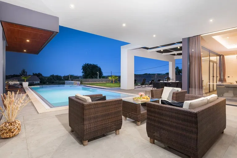 Croatia, Istria - Pula | Sale, House, Four-bedroom (5+1), 400 m²