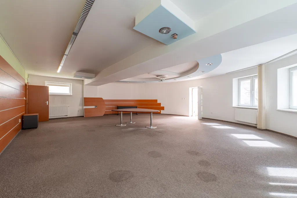 Radlinského, Staré Mesto - Bratislava I | Prodej, Kancelářské prostory, 637.9 m²