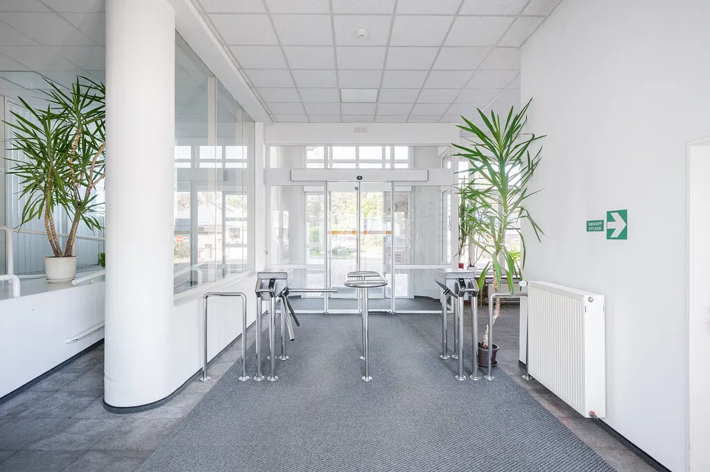 U Nákladového nádraží, Strašnice - Praha 3 | Pronájem, Administrativní budova, 3 977 m²