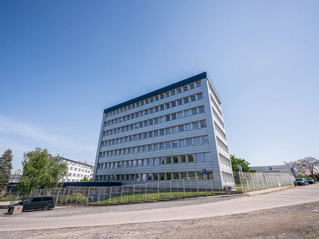 U Nákladového nádraží, Strašnice - Praha 3 | Pronájem, Administrativní budova, 3 977 m²