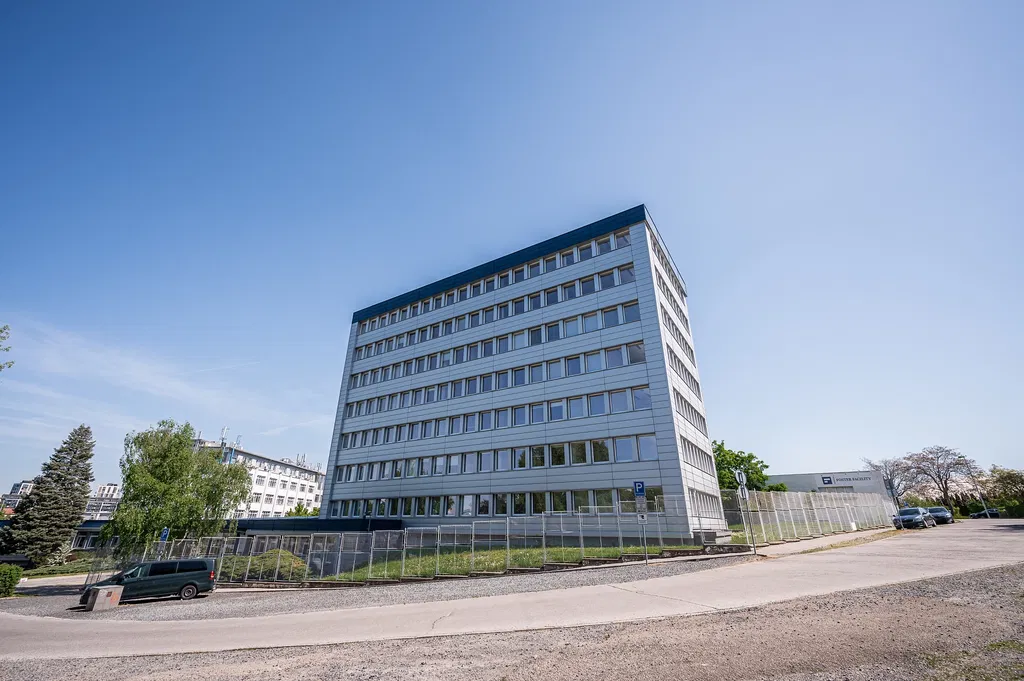 U Nákladového nádraží, Strašnice - Praha 3 | Pronájem, Administrativní budova, 3 977 m²