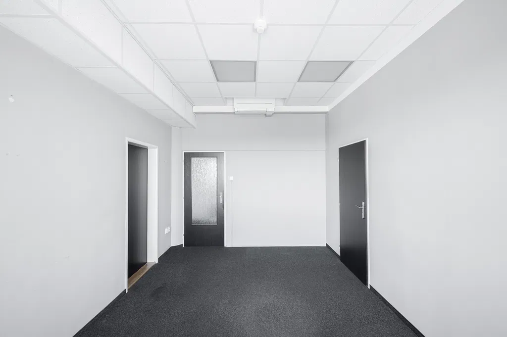 U Nákladového nádraží, Strašnice - Praha 3 | Pronájem, Administrativní budova, 3 977 m²