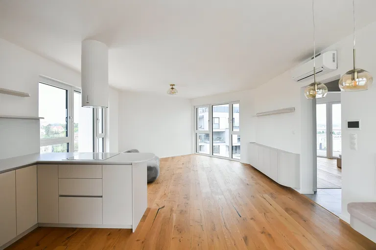 Ramonova, Strašnice - Prague 10 | Rent, Apartment, Three-bedroom (4+kk), 167 m²
