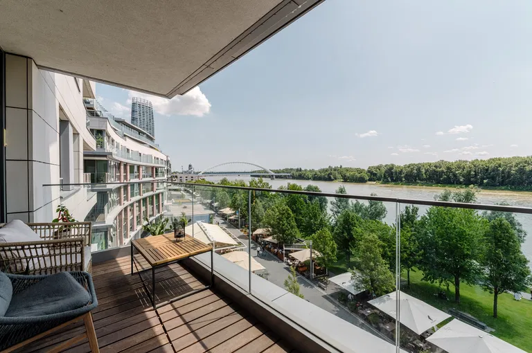Pribinova, Ružinov - Bratislava II | Prenájom, Byt, 2-izbový, 76 m²