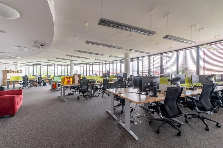 Röntgenova, Petržalka - Bratislava V | Prenájom, Administratívna budova, 2 104 m²