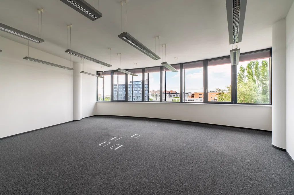 Röntgenova, Petržalka - Bratislava V | Prenájom, Administratívna budova, 2 104 m²