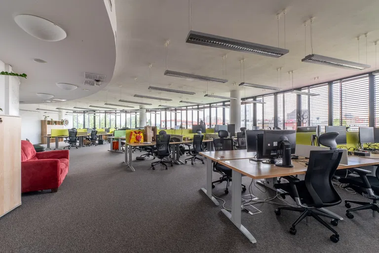 Röntgenova, Petržalka - Bratislava V | Prenájom, Kancelárie, 230 m²