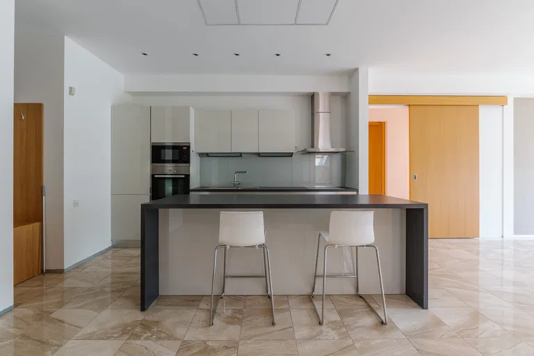 Hlboká cesta, Staré Mesto - Bratislava I | Prenájom, Byt, 5-izbový, 188 m²