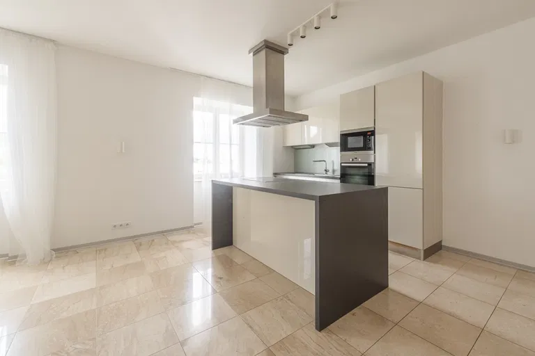 Hlboká cesta, Staré Mesto - Bratislava I | Prenájom, Byt, 3-izbový, 116 m²