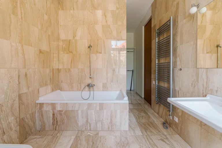 Hlboká cesta, Staré Mesto - Bratislava I | Prenájom, Byt, 2-izbový, 85 m²
