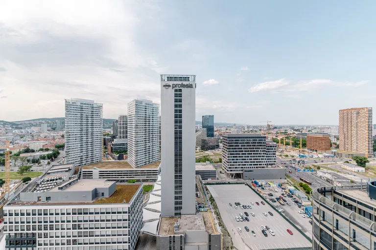 Pribinova, Bratislava - Bratislava II | Prenájom, Byt, 2-izbový, 70 m²