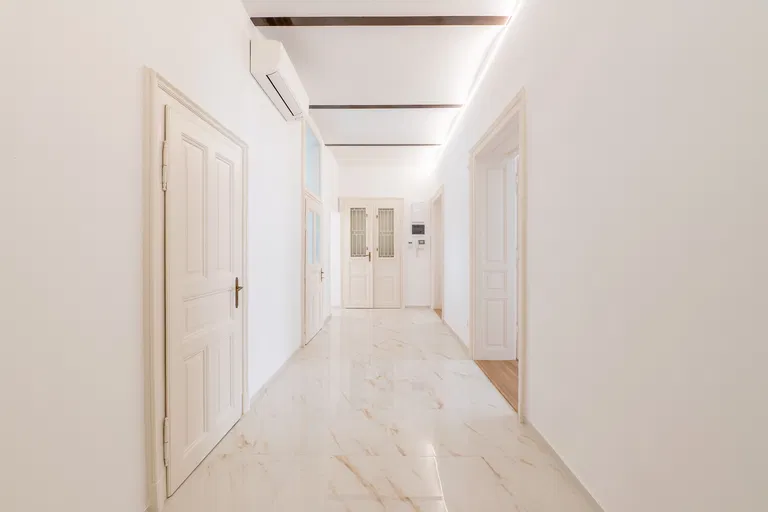 Galandova, Staré Mesto - Bratislava I | Prenájom, Byt, 5-izbový, 132 m²