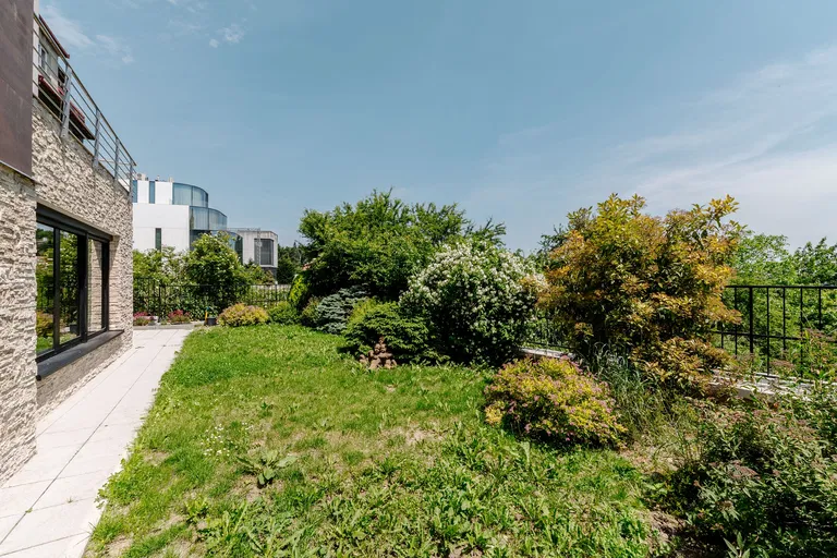 Broskyňová, Staré Mesto - Bratislava I | Prenájom, Byt, 2-izbový, 90 m²