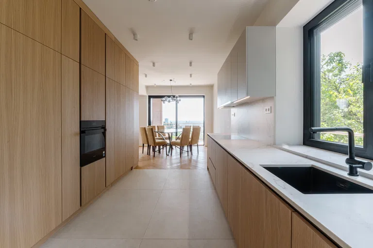 Broskyňová, Staré Mesto - Bratislava I | Prenájom, Byt, 4-izbový, 165 m²