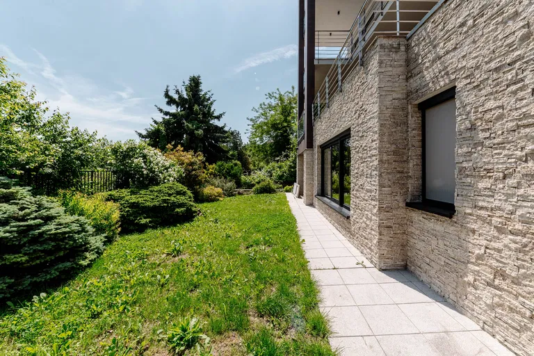Broskyňová, Staré Mesto - Bratislava I | Prenájom, Byt, 2-izbový, 90 m²