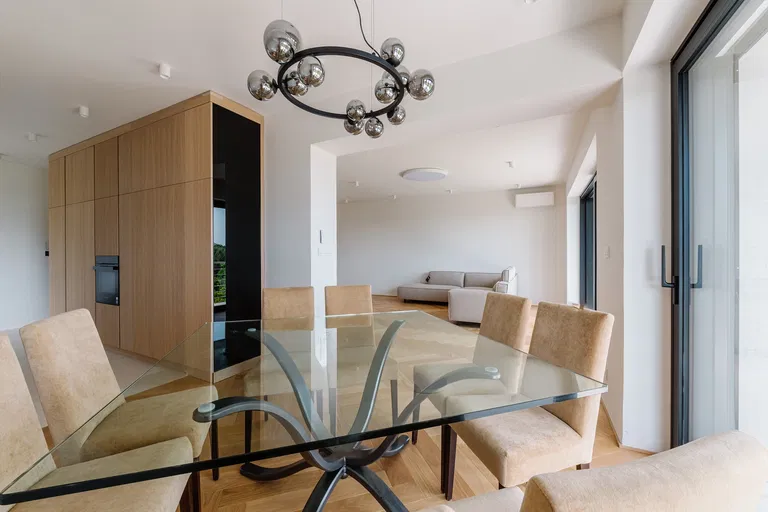 Broskyňová, Staré Mesto - Bratislava I | Prenájom, Byt, 4-izbový, 165 m²