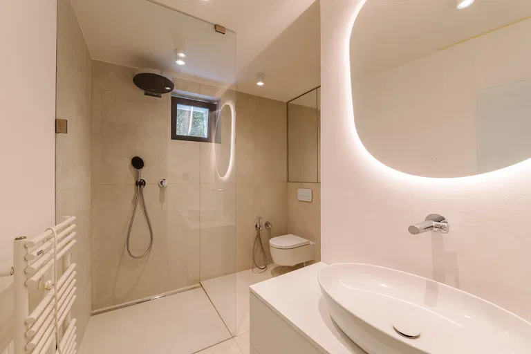 Broskyňová, Staré Mesto - Bratislava I | Prenájom, Byt, 2-izbový, 90 m²