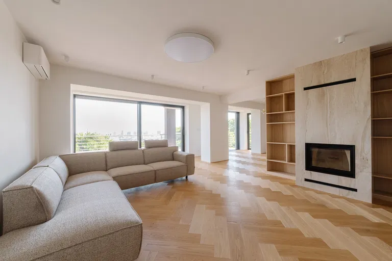 Broskyňová, Staré Mesto - Bratislava I | Prenájom, Byt, 4-izbový, 224 m²
