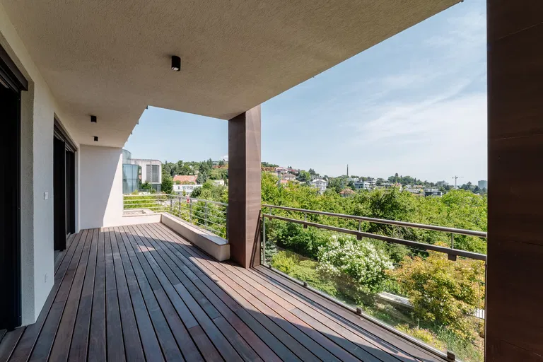 Broskyňová, Staré Mesto - Bratislava I | Prenájom, Byt, 4-izbový, 224 m²