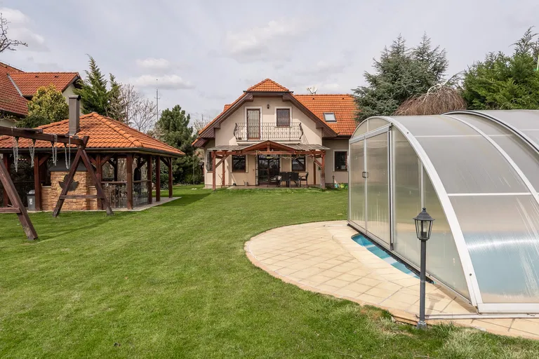 Lipová, Ivanka pri Dunaji - Senec | Rent, House, Four-bedroom (5+kk), 208 m²