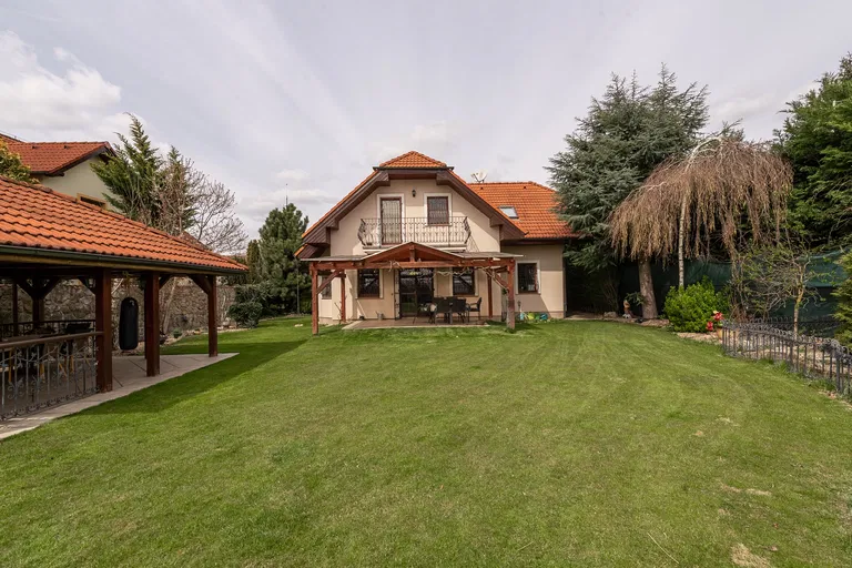 Lipová, Ivanka pri Dunaji - Senec | Rent, House, Four-bedroom (5+kk), 208 m²