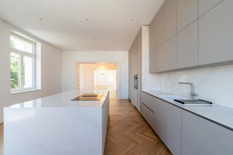Fraňa Kráľa, Staré Mesto - Bratislava I | Prenájom, Byt, 5-izbový, 273 m²