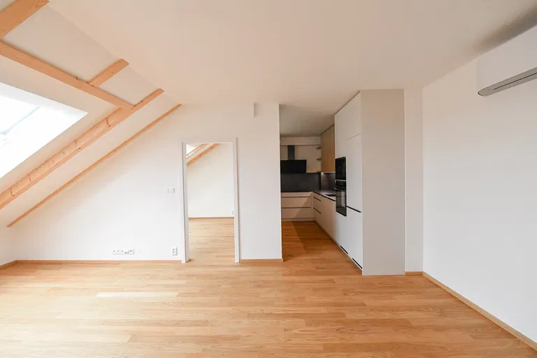 Jirsíkova, Karlín - Praha 8 | Predaj, Byt, 3-izbový, 82 m²