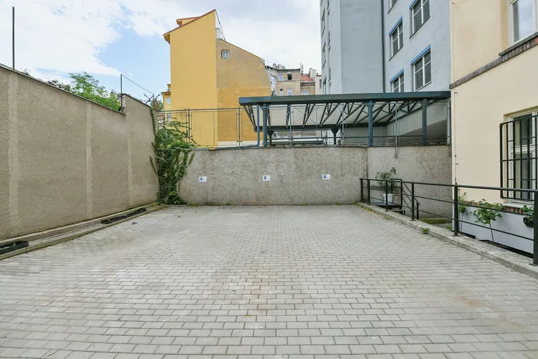 Jirsíkova, Karlín - Praha 8 | Predaj, Byt, 3-izbový, 82 m²