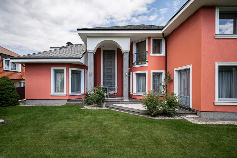 U Komárova, Průhonice - Praha-západ | Predaj, Rodinný dom, 7-izbový, 645 m²