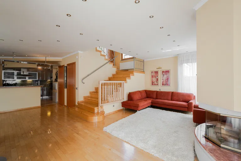 U Komárova, Průhonice - Praha-západ | Predaj, Rodinný dom, 7-izbový, 645 m²