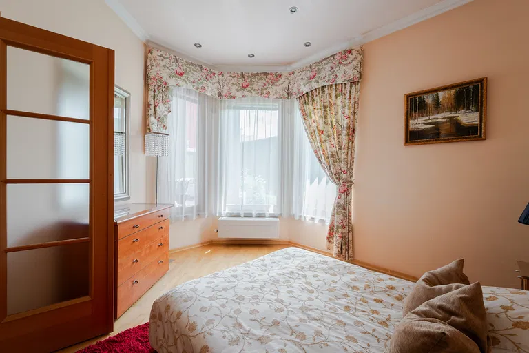 U Komárova, Průhonice - Praha-západ | Predaj, Rodinný dom, 7-izbový, 645 m²