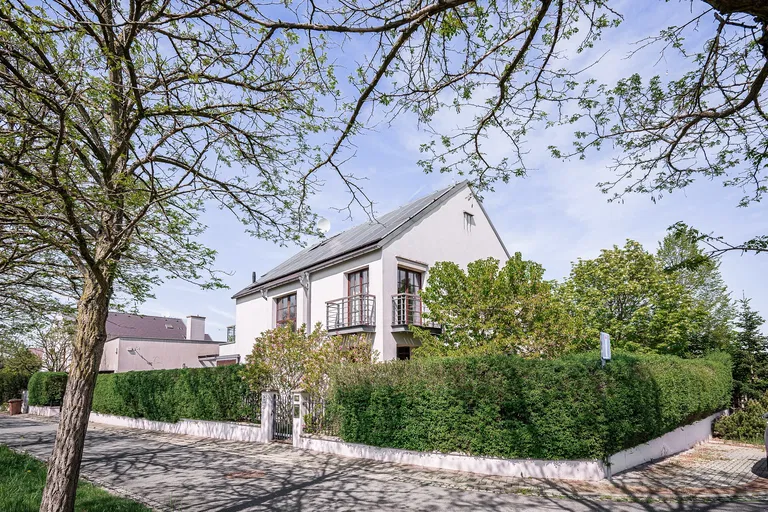 Chotěbuzská, Benice - Praha 10 | Predaj, Rodinný dom, 6-izbový, 338 m²
