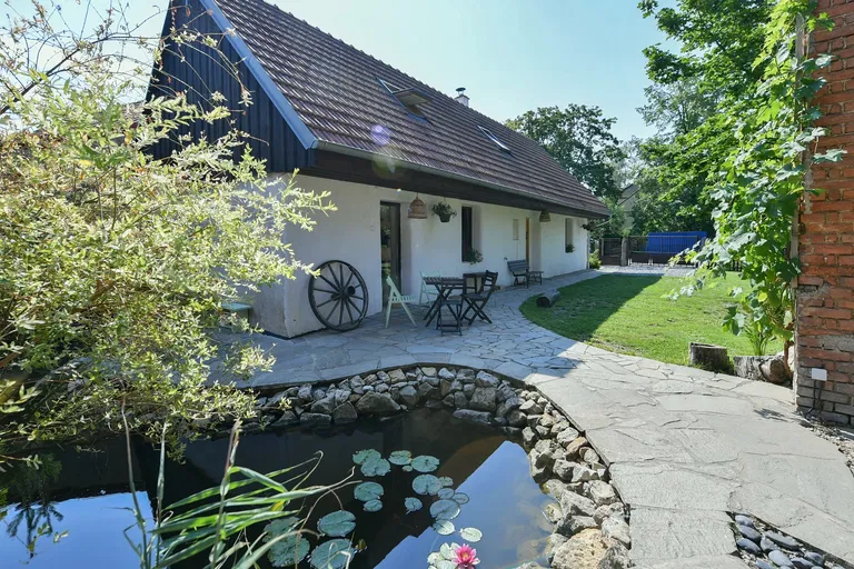 Střihov, Sloveč - Nymburk | Sale, House, Three-bedroom (4+kk), 150 m²