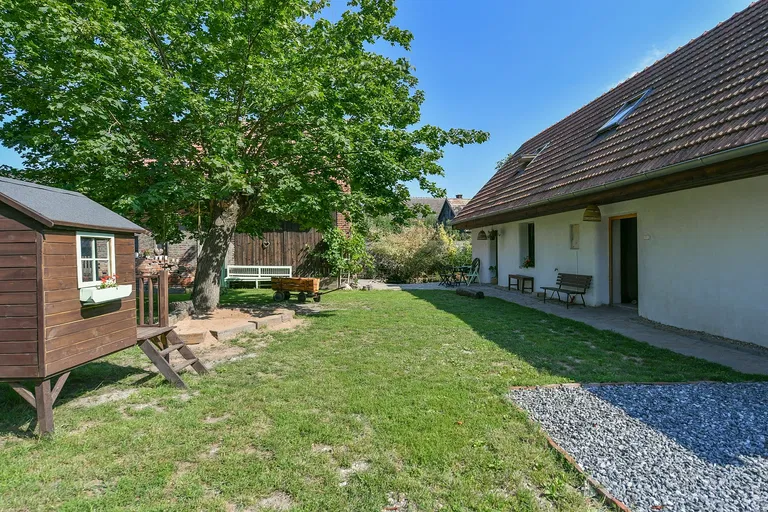 Střihov, Sloveč - Nymburk | Sale, House, Three-bedroom (4+kk), 150 m²