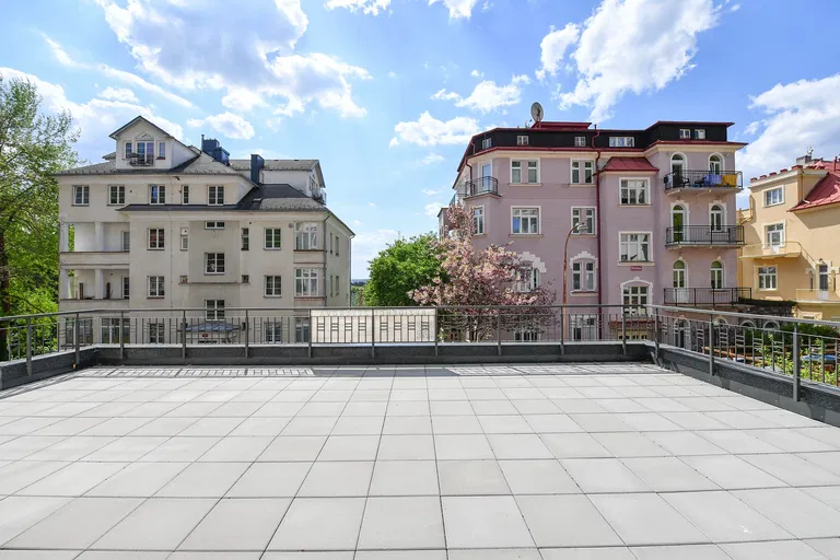 Zeyerova, Mariánské Lázně - Cheb | Sale, Apartment, One-bedroom (2+kk), 184 m²
